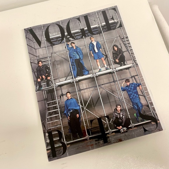 BTS 💜 x Vogue Version A Jan 2022 issue - Picture 3 of 3
